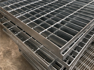 選用平臺(tái)鋼格板時(shí)應(yīng)該注意什么 選用平臺(tái)鋼格板時(shí)應(yīng)該注意什么